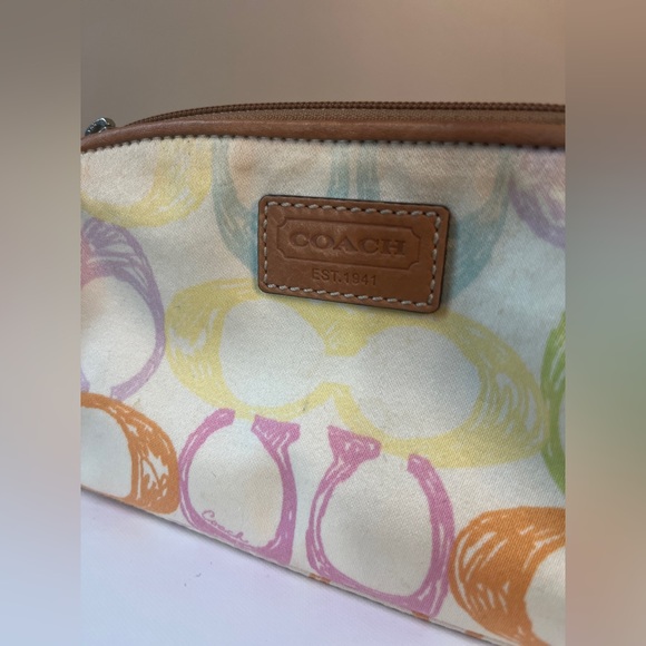 Coach cosmetic pouch, excellent used condition- multi color monogram print - Picture 7 of 7